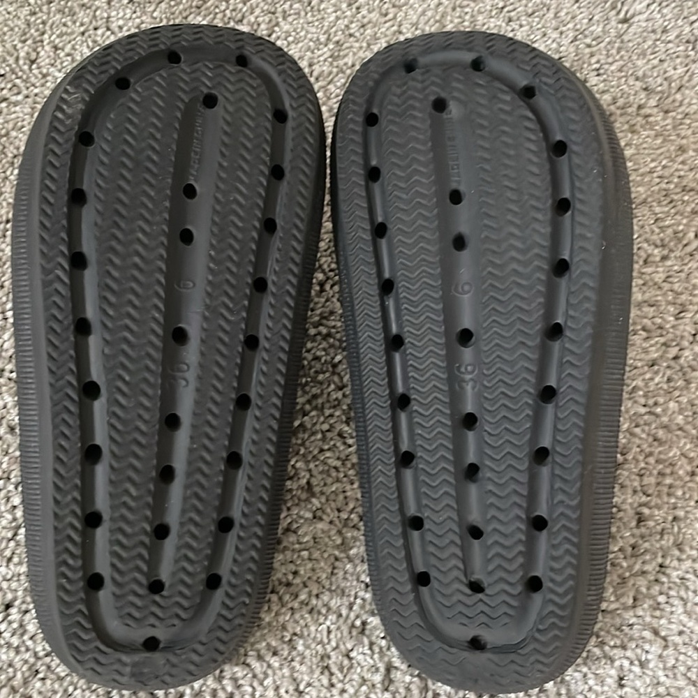 CUSHIONAIRE slip-on’s! - Picture 3 of 3